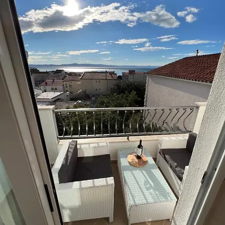 Apartment Lucica *