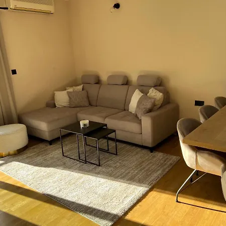 Apartment Lucica *