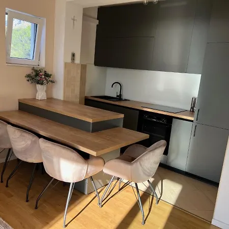 Lucica Apartment *